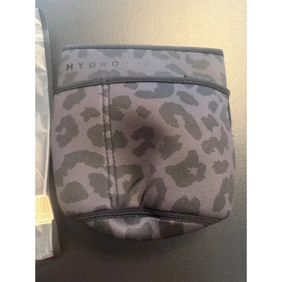Hydro Jug Leopard Print Sleeve and Strap NEW - Picture 2 of 2